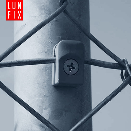 Przelotka mocowanie drutu na wkręt czarna 10szt.