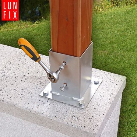 Podstawa słupa przykręcana "stopa" 70x70 mm kotwa