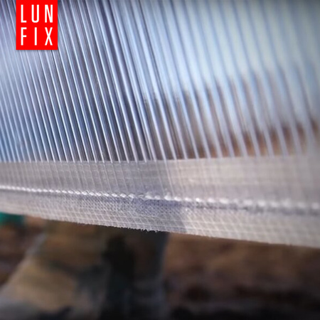 Taśma zamykająca do poliwęglanu biała 38mm rolka 25m